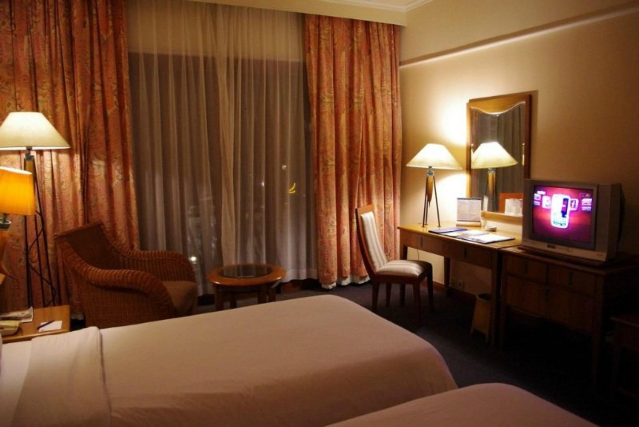 Grand Tropic Suites Hotel Surabaya Luaran gambar