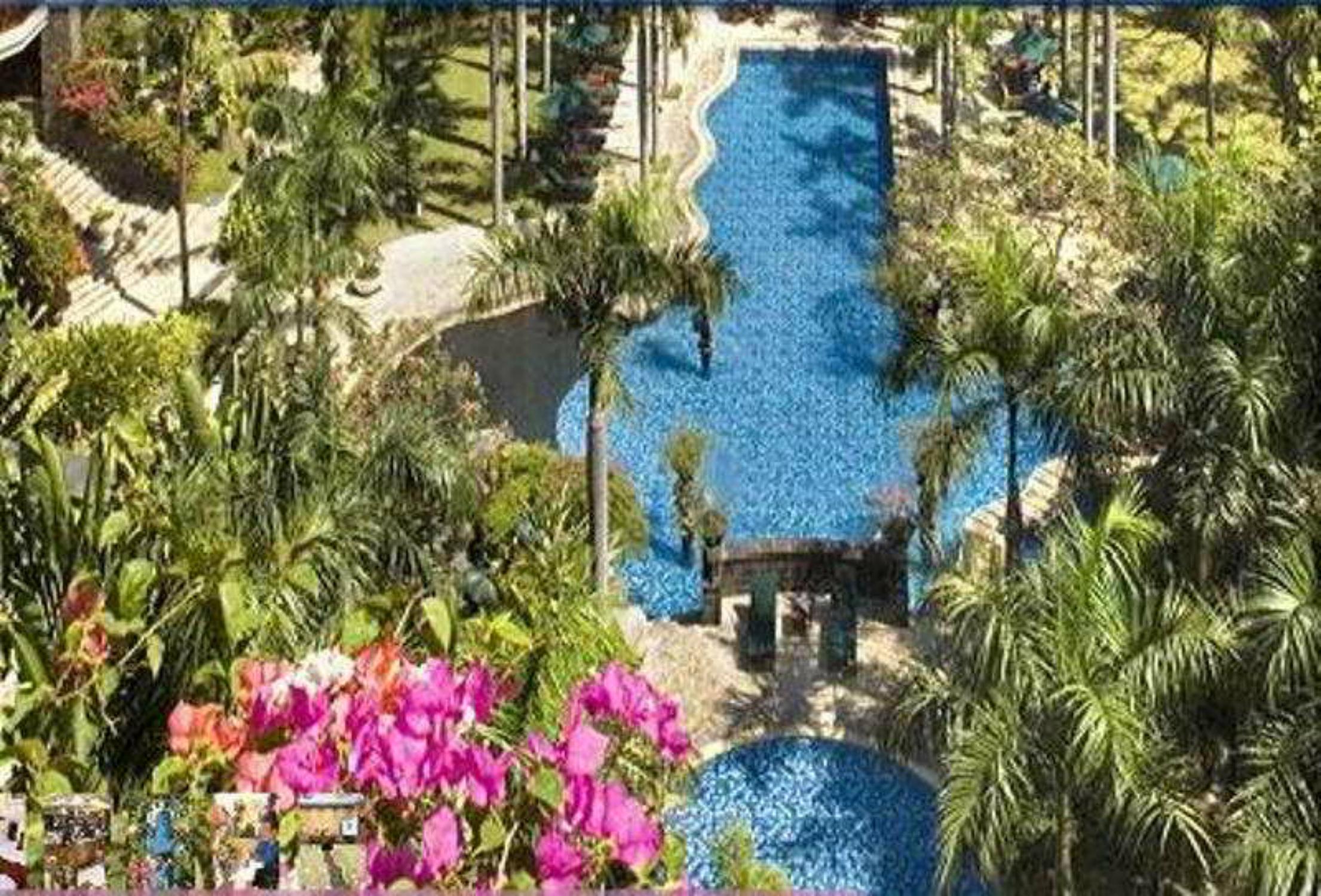 Grand Tropic Suites Hotel Surabaya Luaran gambar